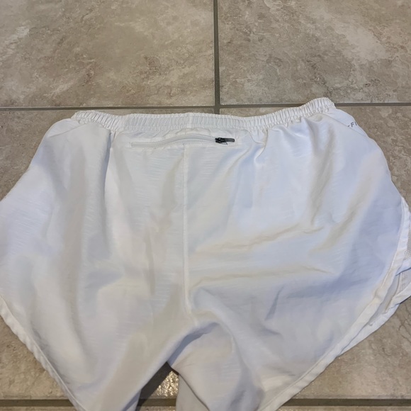 White dry fit Nike shorts - Picture 2 of 4